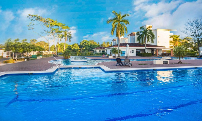 Bejuco Apartment | 2 Bedroom Oceanfront Condo with Wi-Fi, AC and Pool