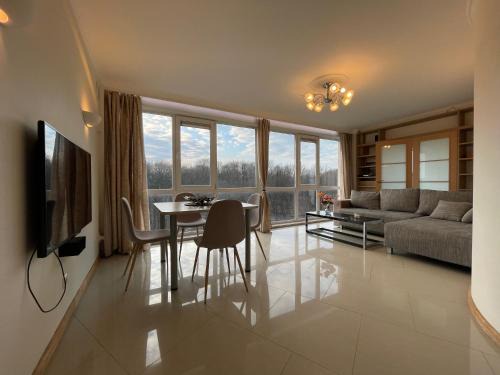 Brasa Apartment | 2 Bedroom Penthouse Park View 70m2 Free Parking
