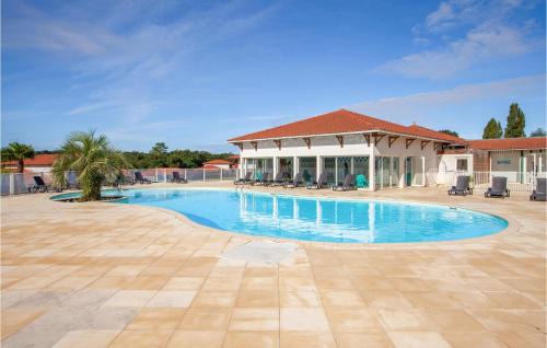 Cassen Apartment | 2 Bedroom Pet Friendly Apartment In Cassen