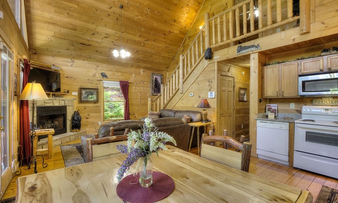 Gatlinburg - Pigeon Forge Cabin | 2 Bedroom Pigeon Forge Resort Cabin with Hot Tub, Air Hockey and Arcade