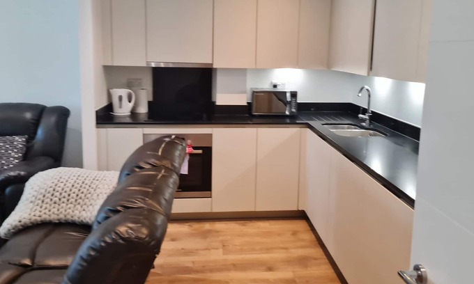Ealing Common Bed & Breakfast | 2 bedroom private apartment with breakfast