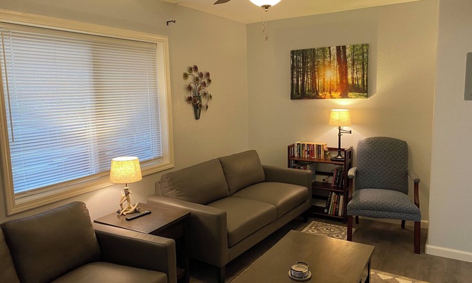Wasilla House | 2 BEDROOM PRIVATE HOUSE/COTTAGE : PRIVATE VACATION HOMES