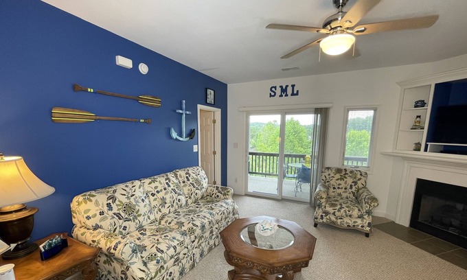 Huddleston Resort | 2 bedroom resort condo, upper condo w/ Amenities Mariners Landing