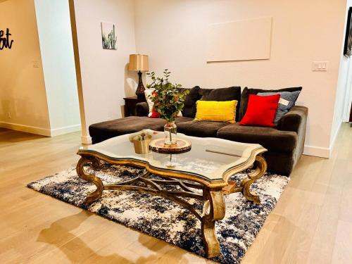 Pflugerville Villa | 2 bedroom retreat with sunroom close to techridge