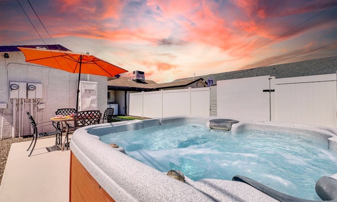 West Second Street Historic District House | 2 bedroom Stunna Downtown Mesa! Hot Tub! Come Chill