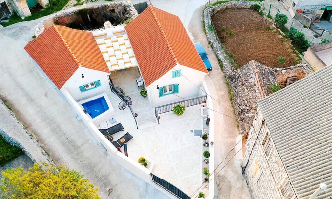 Dracevica House | 2 bedroom stunning home in Nerezisca