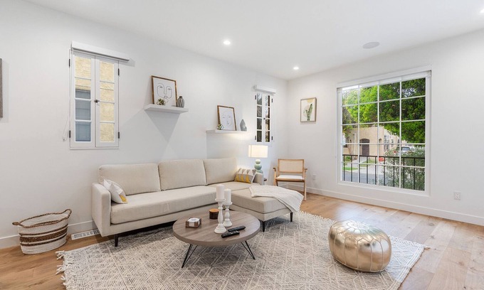 Fairfax District Apartment | 2 bedroom Stunning unit