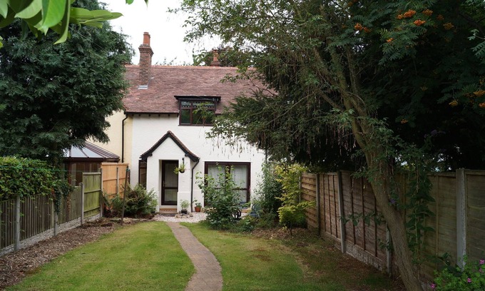 Telford Cottage | 2 Bedroom terrace, former workers cottage. Rural setting, close to amenities.