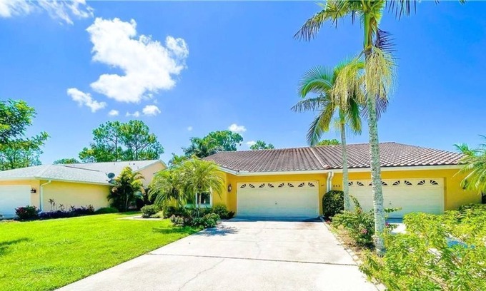 Lely Golf Estates House | 2 Bedroom Townhome 429822 by Houzlet
