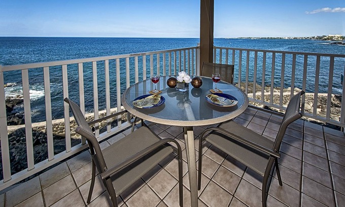 Kailua-Kona Condo | 2 Bedroom True Oceanfront with AC!