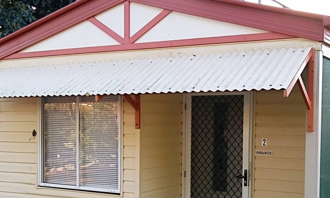 Mount Larcom Villa | 2 bedroom villa-style cabin