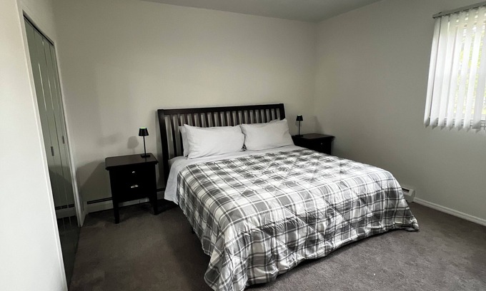 Massapequa Apartment | 2 Bedroom w/Parking - 15 minutes to the Ryder Cup at Bethpage Black Golf Course