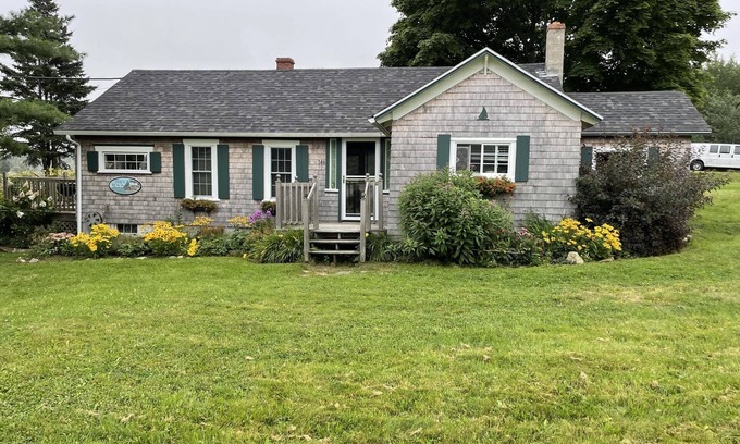 Tremont House | 2 Bedroom waterfront home in Bass Harbor!