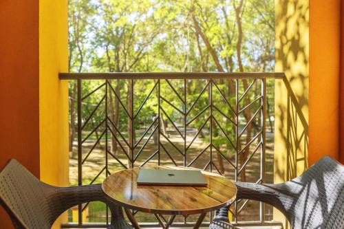 Kentron Apartment | 2 Bedroom with Great Balcony View