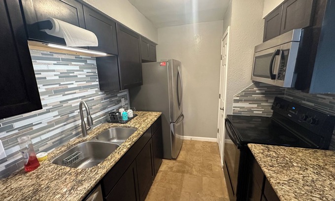 Midland Apartment | 🏡 2 bedrooms, 1 bathroom 🛁 cozy, modern apartment. With sofa bed 🛋️n