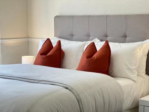 Heaton Apartment | 2 Bedrooms, 1 Bathroom, Fast Wifi, Apple TV, Netflix, Free Parking, 20 PERCENT OFF LONG STAYS