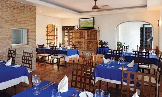 Alpouvar Apartment | 2 bedrooms (1 ensuite). 2 bathrooms, sleeps 6, with Air-con & Free Wi-Fi & IPTV