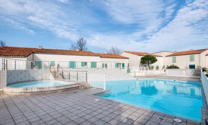 Saint-Martin-de-Re Apartment | 2 Bedrooms Apartment In Saint-Martin-De-Ré