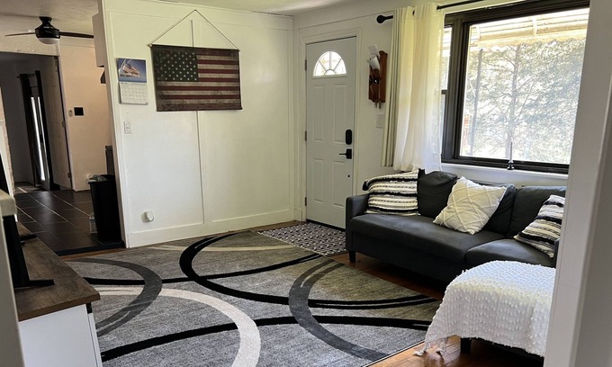 New Market House | 2 bedrooms in a Quiet country neighborhood. 30 minutes from smoky mountains
