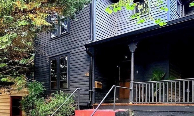 Historic Montford House | 2 Block to downtown. Victorian Bungalow Meets Chic Urban Loft