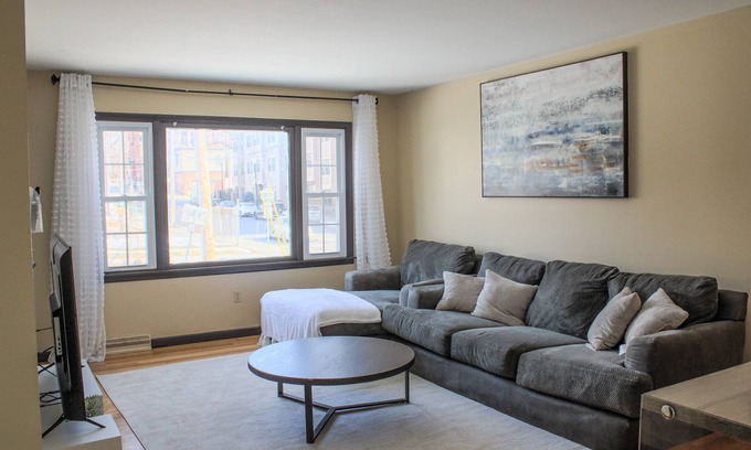 Albany Apartment | 2 BR 1 Ba apartment, 2 min walk to Albany Med, w/off street parking
