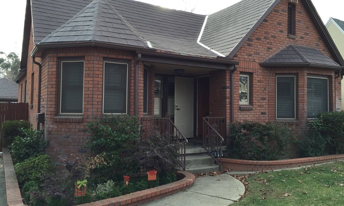 East Sacramento House | 2 BR/1 Bath East Sac Guest House Near Downtown & Midtown