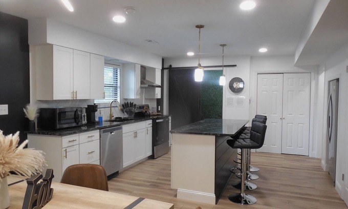 Morgantown House | 2 BR/2.5 Bath townhouse walking distance to stadium