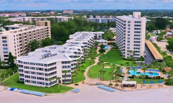Siesta Key Condo | 2 BR/2 BA Beachfront Condo on Siesta Key