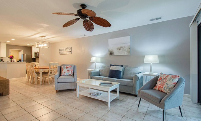 Shipyard Plantation Villa | 2 BR/2 BA condo-pool view|7-10 min. walk to beach|pet friendly