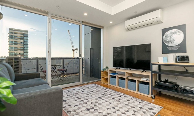 Adelaide Central Business District Apartment | 2 BR Apartment with Car Parking in City East