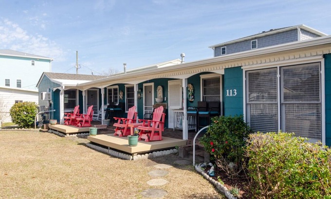 Kure Beach Apartment | 2 BR Apt in Private Historic Motel w pool!
