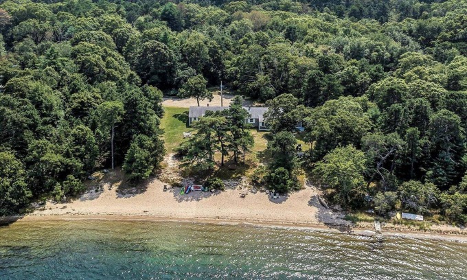 Mashpee House | 2 BR Beach House- TV, Free Wi-Fi & Free Parking