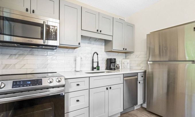Atlantic Beach Condo | 2 Br BeachHouse Bungalow | Jax Beach | Atlantic Beach | .5m to beach