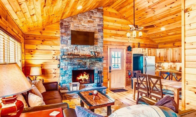 Banner Elk Cabin | 2 BR Cabin - Close to ski resort - Eagles Nest Belles Vacation - fireplace and f