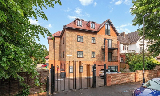 Croham Apartment | 2 BR (CR2)Apartment| Contractors|Free Parking| Free Amenities| Gated Community