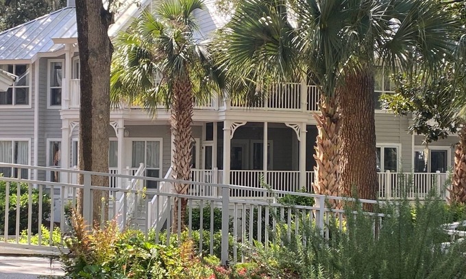 Folly Field Villa | 2 BR HHI Villa; Ocean Palms - Golf, Tennis, Full Westin Access & Walk to Beach