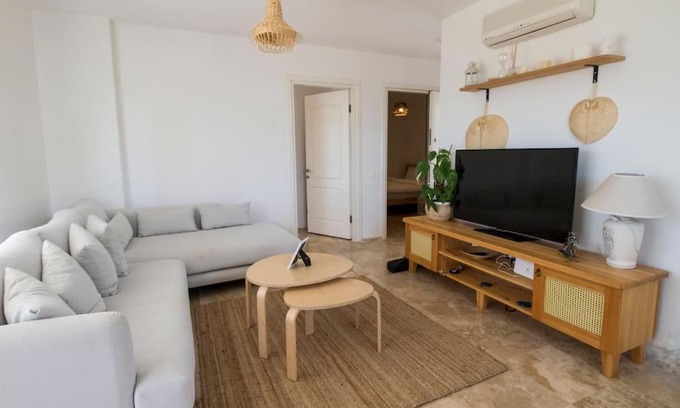 Koyunbaba Apartment | 2 BR House With A Fantastic View of Gümüşlük