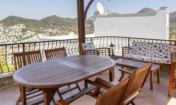Geris Apartment | 2 BR House with Garden in the Heart of Yalikavak
