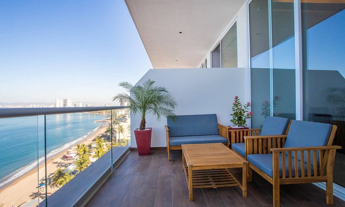 Las Glorias Condo | 2 BR Ocean View Penthouse @ Harbor 171 w/Lux Amenities