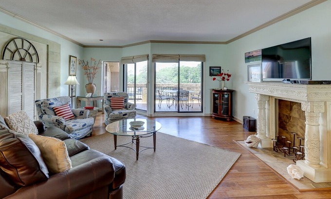 Shelter Cove Villa | 2 BR Shelter Cove Penthouse, Amazing Harbour Views, Dog Friendly