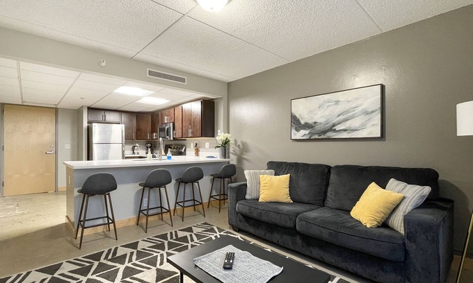 Downtown Des Moines Apartment | 2 BR Short Uber to Dtwn Nightlife/Restaurants