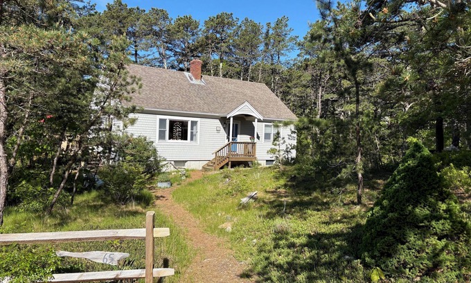 Wellfleet House | 2 BR Wellfleet family beach house in the woods