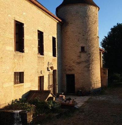 Luilley House | 2 CHAMBRES DANS MAISON EN PIERRE ATYPIQUe
