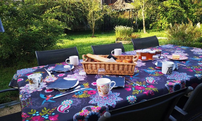 Baignes Bed & Breakfast | 2 Chambres table d'hôtes in the countryside le nid qui danse near Vesoul 6 to 8 pers.