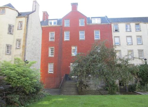 Old Town Apartment | 2 Chessels Court, Flat 3