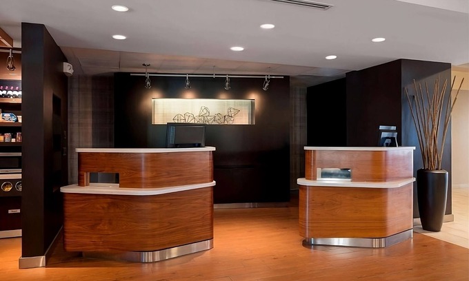 Torrance Hotel | 2 Classy Pet Friendly Units, Outdoor Pool, Free Parking, Near Beach!