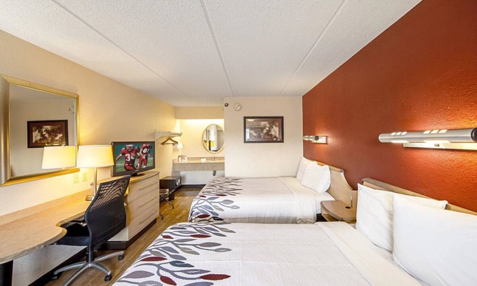 North Canton House | 2 Comfortable Stays Nearby Canton’s Best Shopping and Dining Spots