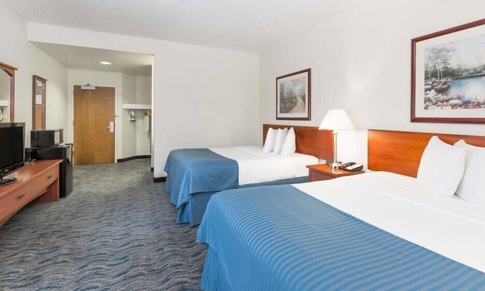 Des Moines House | 2 Connecting Suites at a Hotel