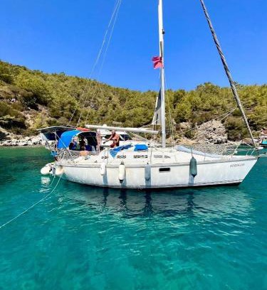 Datca City Center Boat Rental | 2-cottage yacht with 2 showers