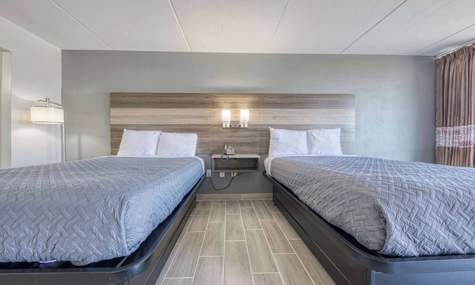 Revelo Hotel | 2 Cozy Rooms off Hwy 27 w/Outdoor Pool, Free Breakfast - Near Big South Fork